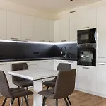New Apartment, Close Center, Free Parking Apartment *