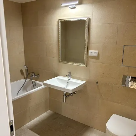 Lejlighed New Apartment, Close Center, Free Parking *