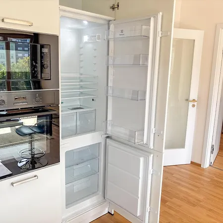 New Apartment, Close Center, Free Parking 아파트 프라하